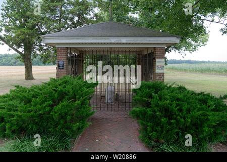 Mason Dixon Line mittleren Marker und Markierung von zwei früheren Versuchen der Abgrenzung der Eigenschaften von William Penn und Lord Calvert im Jahre 1764. Stockfoto