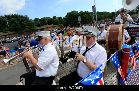 Bettendorf, Iowa, USA. 4. Juli 2019. Szenen aus dem Bettendorf 4. Juli Parade parade Donnerstag, Juli 4th, 2019. Credit: Kevin E. Schmidt/Viererkabel - Zeiten/ZUMA Draht/Alamy leben Nachrichten Stockfoto
