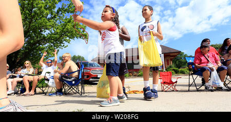 Bettendorf, Iowa, USA. 4. Juli 2019. Szenen aus dem Bettendorf 4. Juli Parade parade Donnerstag, Juli 4th, 2019. Credit: Kevin E. Schmidt/Viererkabel - Zeiten/ZUMA Draht/Alamy leben Nachrichten Stockfoto