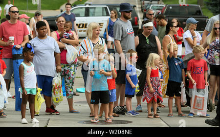 Bettendorf, Iowa, USA. 4. Juli 2019. Szenen aus dem Bettendorf 4. Juli Parade parade Donnerstag, Juli 4th, 2019. Credit: Kevin E. Schmidt/Viererkabel - Zeiten/ZUMA Draht/Alamy leben Nachrichten Stockfoto