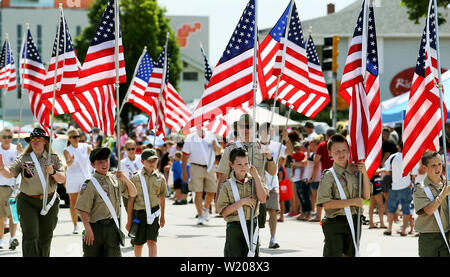 Bettendorf, Iowa, USA. 4. Juli 2019. Szenen aus dem Bettendorf 4. Juli Parade parade Donnerstag, Juli 4th, 2019. Credit: Kevin E. Schmidt/Viererkabel - Zeiten/ZUMA Draht/Alamy leben Nachrichten Stockfoto