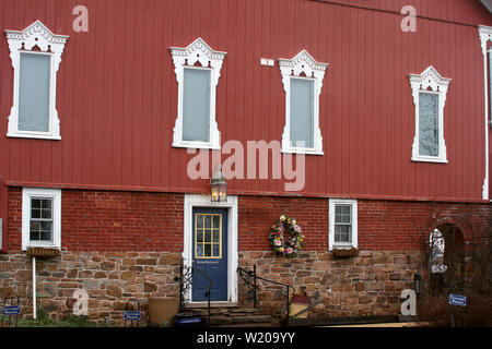 Große, gepflegte Scheune - wie das Bauen auf dem Land in Pennsylvania, USA Stockfoto