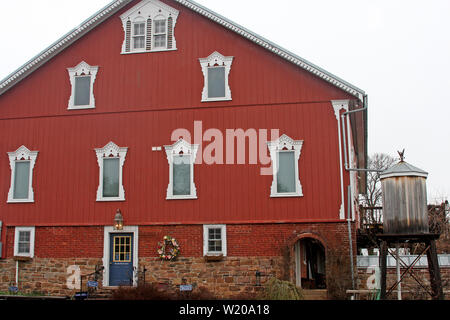 Große, gepflegte Scheune - wie das Bauen auf dem Land in Pennsylvania, USA Stockfoto