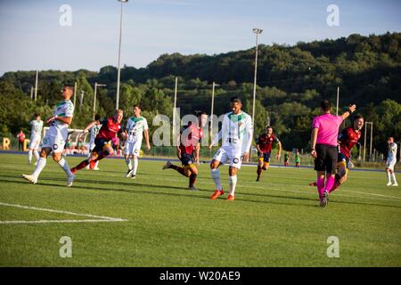 Cardiff, Wales, UK. Am 4. Juli 2019. Die Europa League Vorrunde Rückspiel zwischen Cardiff Metropolitan University und Progres Niederkorn in Cardiff Internationalen Leichtathletik Stadion. Stockfoto