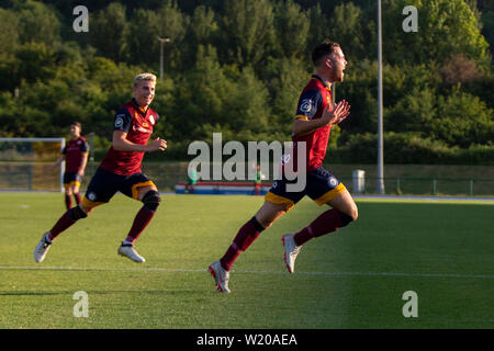 Cardiff, Wales, UK. Am 4. Juli 2019. Die Europa League Vorrunde Rückspiel zwischen Cardiff Metropolitan University und Progres Niederkorn in Cardiff Internationalen Leichtathletik Stadion. Stockfoto