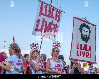 Rio de Janeiro, Brasilien - April 7, 2019: Demonstranten bei einer Sitzung fordern Freiheit für den ehemaligen Präsidenten Lula Stockfoto