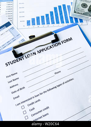 Student Loan application form Dokument auf Tisch Stockfoto