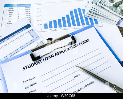 Student Loan application form Dokument auf Tisch Stockfoto