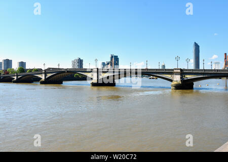 Putney Bridge ist eine Brücke über die Themse in London Stockfoto