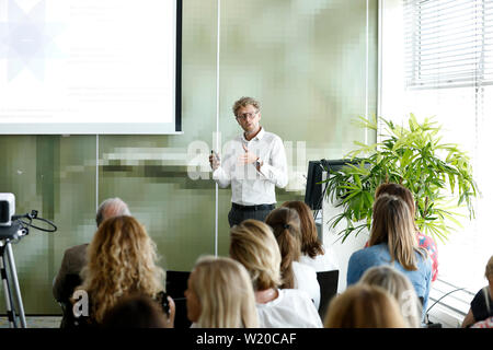 HOOFDDORP, 04-07-2019, Leiter Büro Sanoma, Medien Sommer Session. Stockfoto