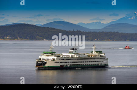 SEATTLE, Washington State, USA - JUNI 2018: Große Auto- und Passagierfähre Kreuzung Puget Sound nach Seattle. Stockfoto
