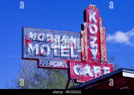 Weatherd Zeichen der Kozy Café und Motel in Echo, Utah. Die Stadt von Echo war einmal ein Knotenpunkt auf dem Lincoln Highway für Reisende Richtung Westen t Stockfoto