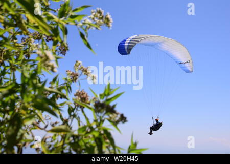 Paragliding Reise von Indonesien, die zweite Serie, war bei Kekep Hill, wonosobo, Indonesien, 28.-30. Juni 2019 statt Stockfoto