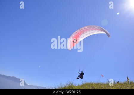 Paragliding Reise von Indonesien, die zweite Serie, war bei Kekep Hill, wonosobo, Indonesien, 28.-30. Juni 2019 statt Stockfoto