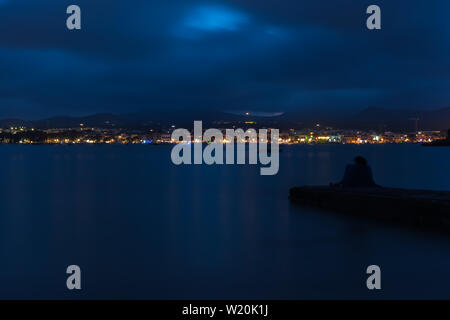 Am Abend auf dem einsamen Steg vor Portocolom Stockfoto