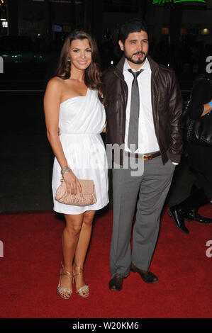 LOS ANGELES, Ca. November 02, 2009: Ali Landry & Mann Alejandro Gomez Monteverde am AFI fest Premiere von "Das Imaginarium des Dr. Parnassus' am Grauman's Chinese Theater, Hollywood. © 2009 Paul Smith/Featureflash Stockfoto