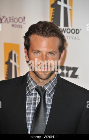 LOS ANGELES, Ca. Oktober 26, 2009: Bradley Cooper auf der 13. jährlichen Hollywood Awards, von der Hollywood Film Festival präsentiert, im Beverly Hilton Hotel. © 2009 Paul Smith/Featureflash Stockfoto