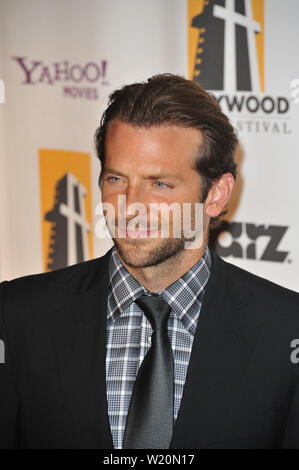 LOS ANGELES, Ca. Oktober 26, 2009: Bradley Cooper auf der 13. jährlichen Hollywood Awards, von der Hollywood Film Festival präsentiert, im Beverly Hilton Hotel. © 2009 Paul Smith/Featureflash Stockfoto