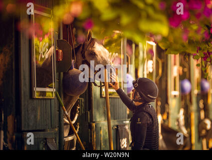 Saratoga Springs, New York, USA. 4. Juli 2019. Juli 4, 2019: Der Blick auf die Oklahoma Training Schiene und die Scheune Bereich auf der Rückseite auf Sleepy 4. Juli Urlaub morgen bei Saratoga Race Course, Saratoga Springs, New York. Wei ZhangEclipse SportswireCSM/Alamy leben Nachrichten Stockfoto