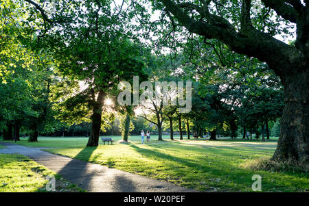 Leute genießen Sommer auf Wandswoth gemeinsame London UK Stockfoto