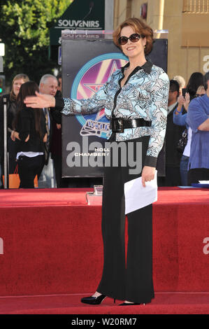 LOS ANGELES, Ca. Dezember 18, 2009: Sigourney Weaver auf dem Hollywood Boulevard, wo Regisseur James Cameron mit dem 2,396 th Stern auf dem Hollywood Walk of Fame geehrt wurde. © 2009 Paul Smith/Featureflash Stockfoto