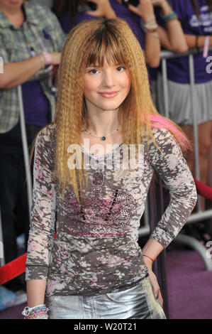 LOS ANGELES, Ca. 24. Februar 2009: Bella Thorne bei der Weltpremiere von "Jonas Brothers: Die 3D-Konzert' am El Capitan Theatre, Hollywood. © 2009 Paul Smith/Featureflash Stockfoto