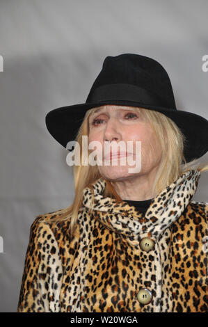 LOS ANGELES, Ca. Dezember 07, 2009: Sally Kellerman am Los Angeles Premiere "The Lovely Bones" am Grauman's Chinese Theater, Hollywood. © 2009 Paul Smith/Featureflash Stockfoto