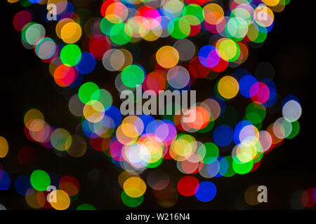 Abstrakte Licht Feier blur Hintergrund mit Defokussierten, bunte Lichter. Stockfoto