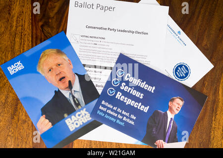 Wirral, Großbritannien. 5. Juli 2019. Stimmzettel haben jetzt begonnen mit der Konservativen Partei Mitgliedschaft zu kommen. Stimmen können entweder für Boris Johnson oder Jeremy Hunt, und der Sieger sein, der neue Führer der Konservativen Partei und, letztendlich, Premierminister. Die Abstimmung schliesst um 17:00 Uhr Am 22. Juli 2019. Credit: Paul Warburton/Alamy leben Nachrichten Stockfoto