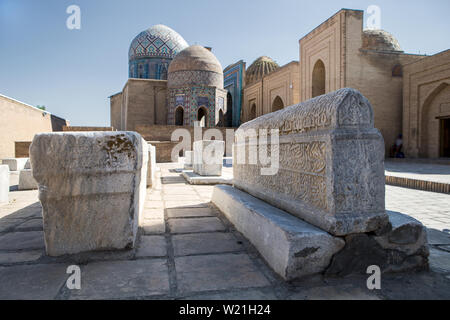 Grabstein & Oktaeder, Schah-I-Zanda Mausolea Nekropole, Samarkand, Usbekistan Stockfoto