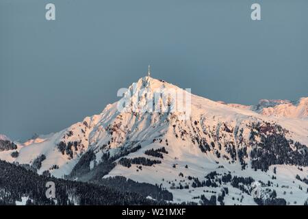 Kitzbuheler Horn mit Schnee im Winter, Blick von Brixen im Thale, Tirol, Österreich Stockfoto