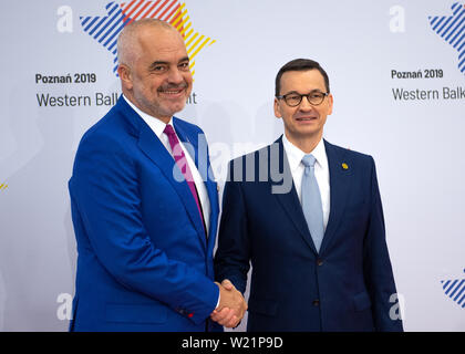 Poznan, Polen. 05. Juli, 2019. Edi Rama (l) des albanischen Ministerpräsidenten wird von Mateusz Morawiecki, Premierminister von Polen, bei seiner Ankunft in den Westlichen Balkanstaaten Gipfel begrüßt. Ziel des Gipfels ist es, die Balkanländer auf dem Weg zu möglichen künftigen Mitgliedschaft in der Europäischen Union zu unterstützen. Credit: Monika Skolimowska/dpa-Zentralbild/dpa/Alamy leben Nachrichten Stockfoto