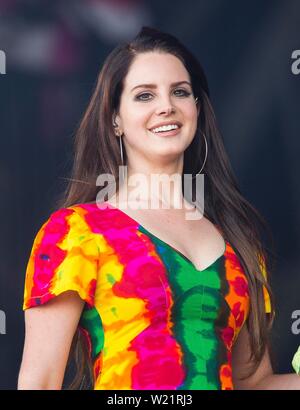 Lana Del Rey führt auf der Pyramide Etappe am Samstag von Glastonbury Festival in Pilton, Somerset. Stockfoto