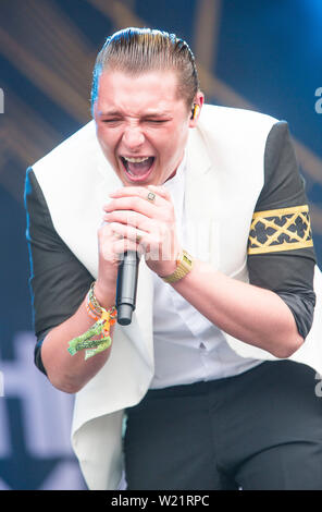 John Newman führt auf der anderen Bühne am Freitag von Glastonbury Festival. Stockfoto