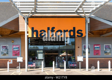 Halfords shop oder Store, Händler von Fahrrädern, Fahrrad- und Autofahren Teile, Großbritannien Stockfoto