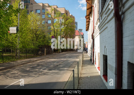 Moskau, Russland - Mai 6, 2019: Ansicht des XVII-XVIII Jahrhundert Wohnhaus der Sinowjew - Yusupovs in Bolschoi Afanasyevsky Lane 24 auf einem sp Stockfoto