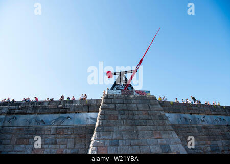 In Prag in der Tschechischen Republik Juni 2019 Riesen Metronom Letna Hill Prag. Stockfoto