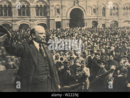 Lenin, W. I. gibt eine Rede vor der Armee der universellen Bildung auf dem Roten Platz Stockfoto