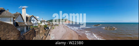 Panoramablick auf Meer, Strand und Küste von Sidmouth, einem kleinen beliebten Südküste Küstenstadt in Devon, im Südwesten Englands Stockfoto