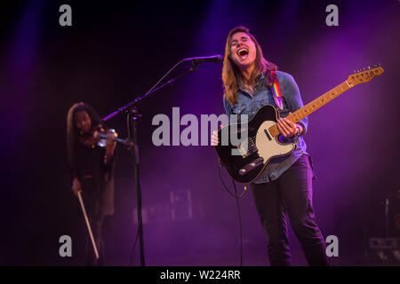 Roskilde, Dänemark. Juli 04th, 2019. Der amerikanische Sänger und Songwriter Julien Baker führt ein Live Konzert während der dänischen Musik Festival Roskilde Festival 2019. (Foto: Gonzales Foto - Thomas Rasmussen). Stockfoto