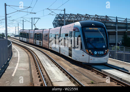 Straßenbahn vom Flughafen anfahren Murrayfield Stadium Straßenbahnhaltestelle in Murrayfield, Edinburgh, Schottland, Großbritannien Stockfoto