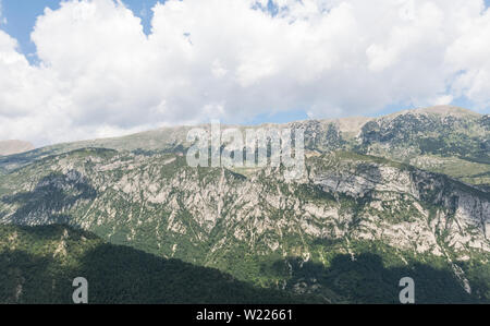 Massiv und den Berg El Pedraforca. Es ist eines der emblematischsten Berge von Katalonien, Spanien, der Bezirk von Bergada, in der Provinz von Ba Stockfoto