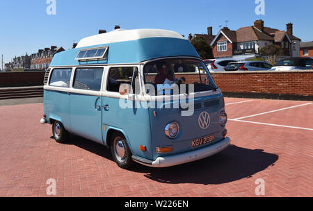 Classic Blau Volkswagen High Top Camper. Stockfoto