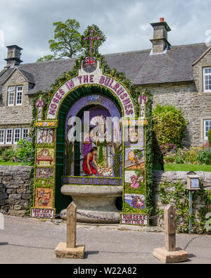 Gut dressing ist eine jährliche Pfingsten Tradition zurückgehende Hunderte Jahre und eng mit Tissington und die Derbyshire Peak District verbunden Stockfoto