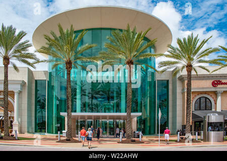 Orlando, Florida. Juni 6, 2019. Haupteingang der Mall at Millenia Stockfoto