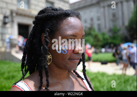 Juli 4, 2019 - die Amerikaner auf die Hauptstadt der Nation für den 4. Juli feiern.. Menschen aus dem ganzen Land in der jährlichen 4. Juli Parade und Feiern teilzunehmen, Juli 4th, 2019. .. Zach D Roberts.. Washington, DC.. USA..new..20190704 (Credit Bild: © Zach RobertsZUMA Draht) Stockfoto