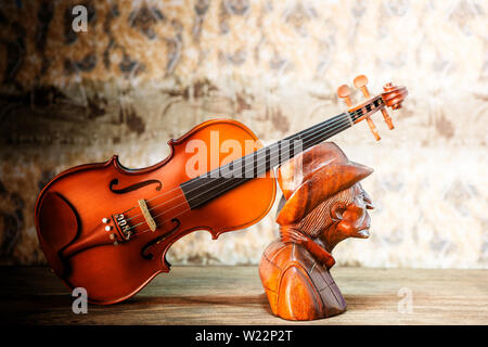 Violine - Stillleben mit einem hölzernen Abbildung Stockfoto