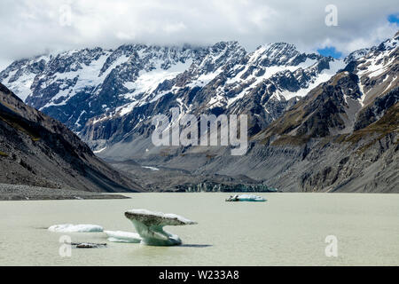 Hooker See Am Ende der Hooker Valley Track, Aoraki/Mt Cook National Park, South Island, Neuseeland Stockfoto