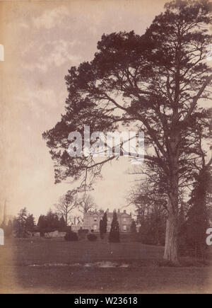 Viktorianische späten 1880er/frühen 1890Foto, ein großes freistehendes Landhaus in der Britischen Landschaft. Stockfoto