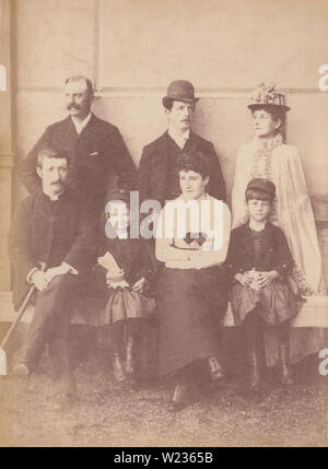 Viktorianische späten 1880er/frühen 1890Foto von einer modischen Familie Stockfoto